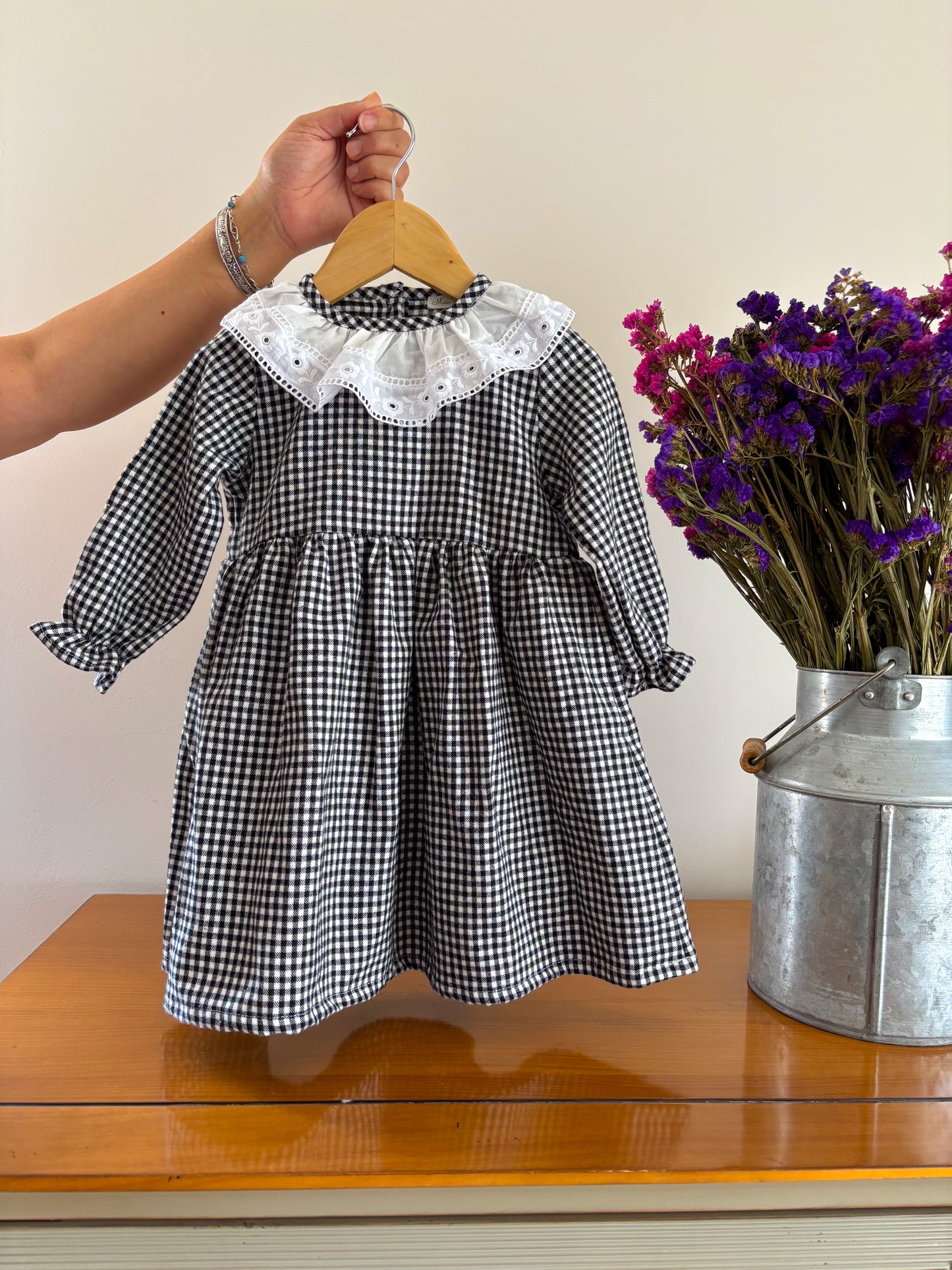 Vestido Vichy Preto e Branco Bordado Inglês