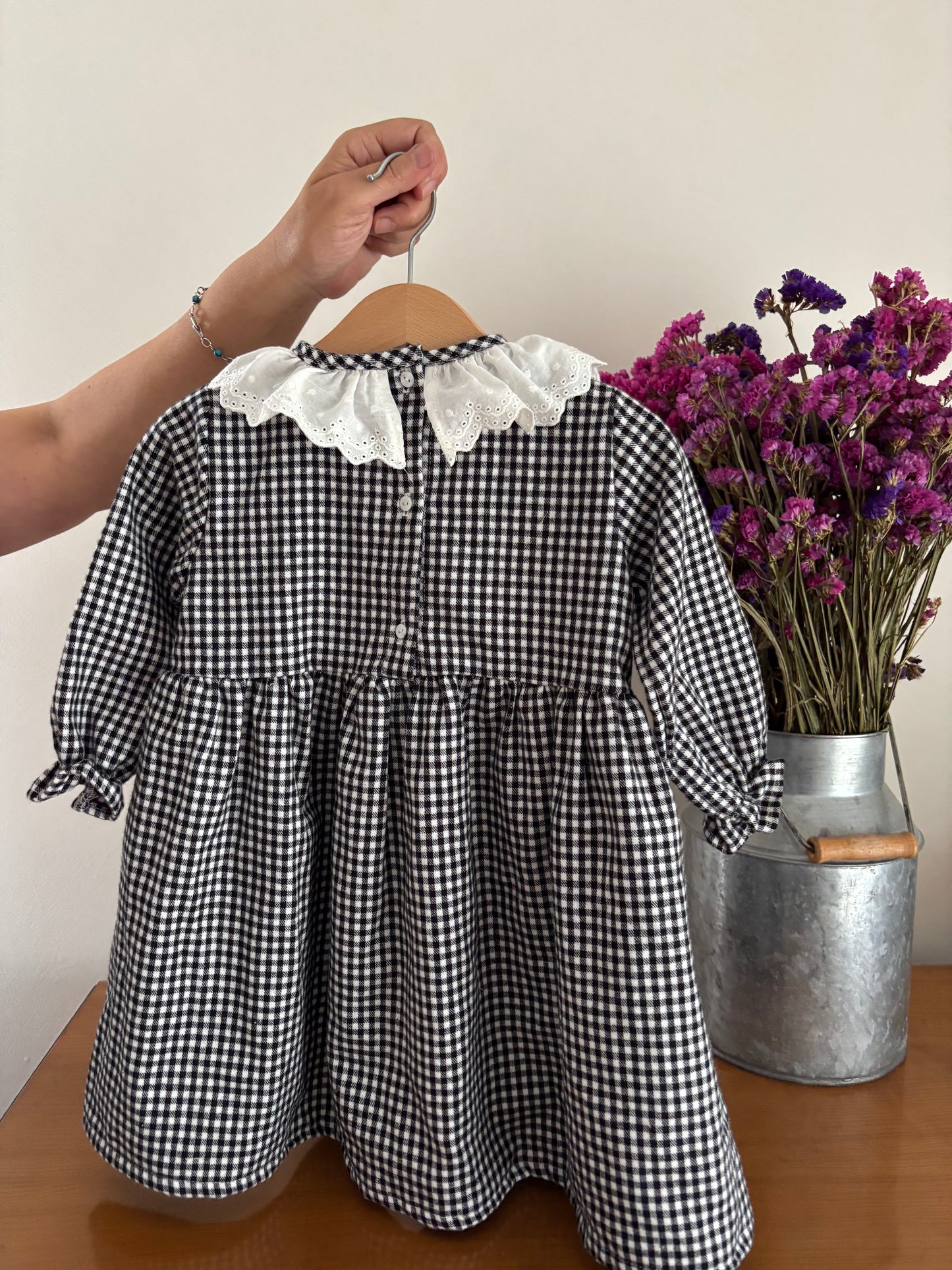 Vestido Vichy Preto e Branco Bordado Inglês
