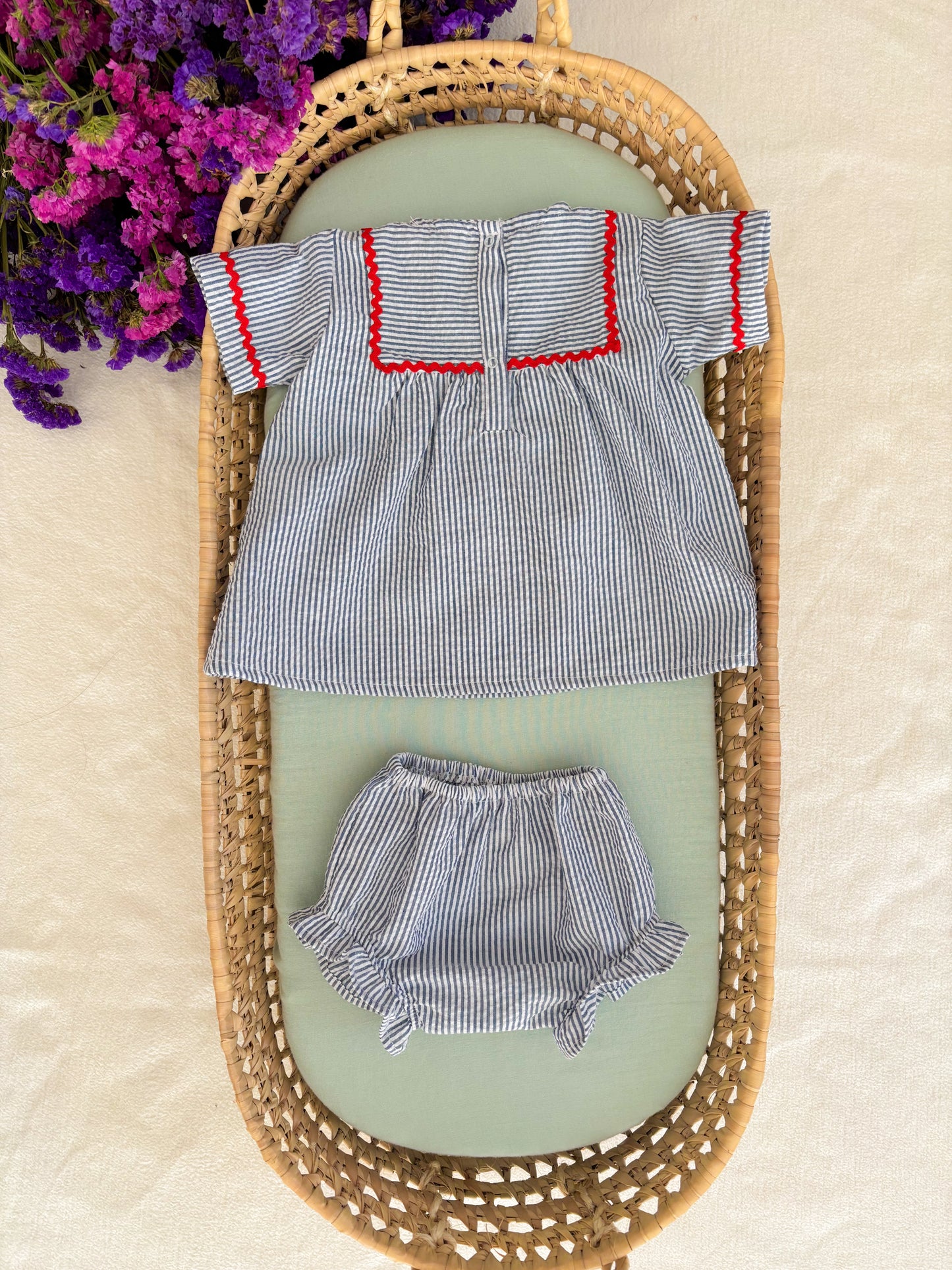 Conjunto Blusa y Cubrepañal Rayas Azules