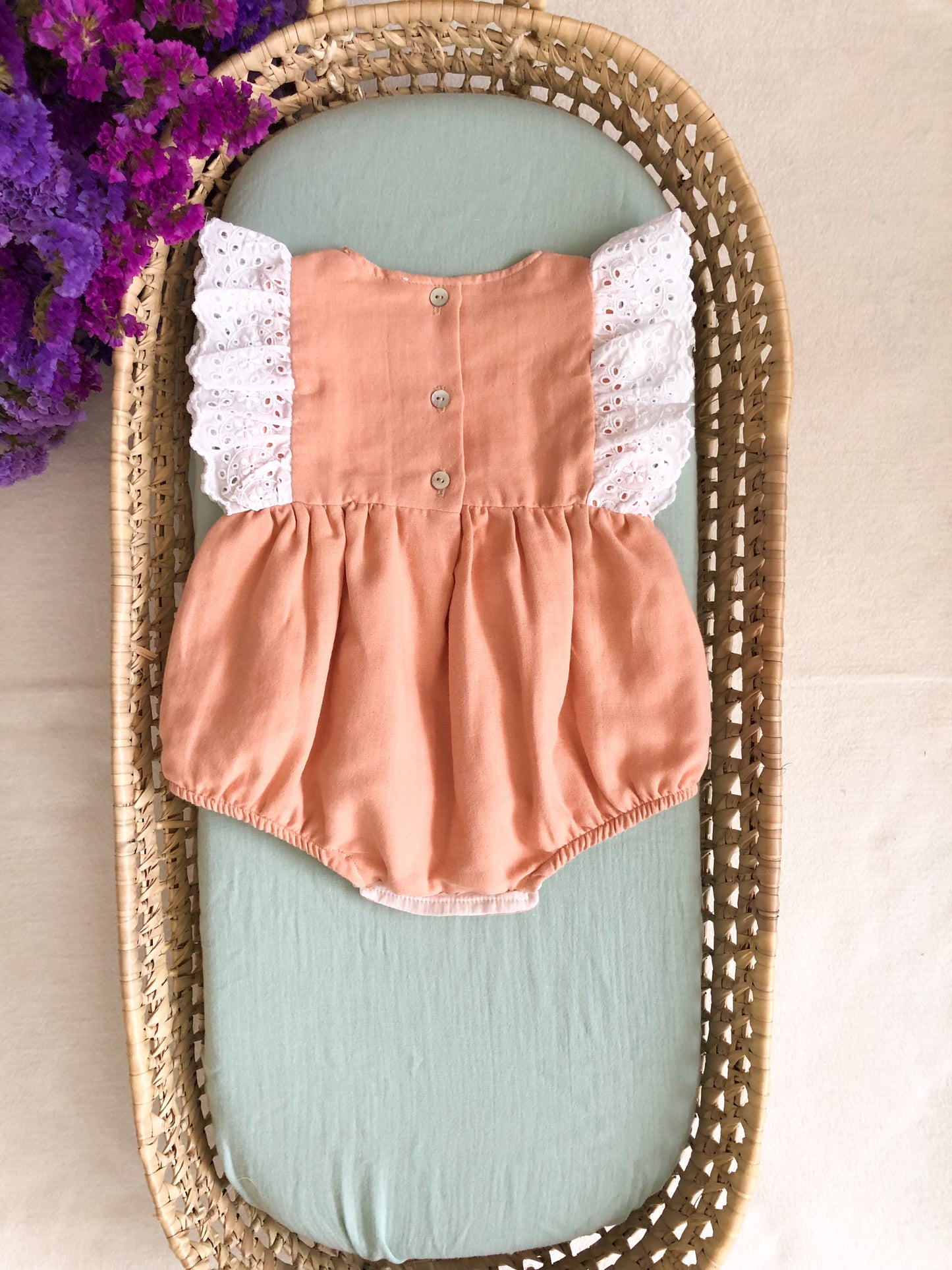 Pelele Terracota Bordado Inglés.