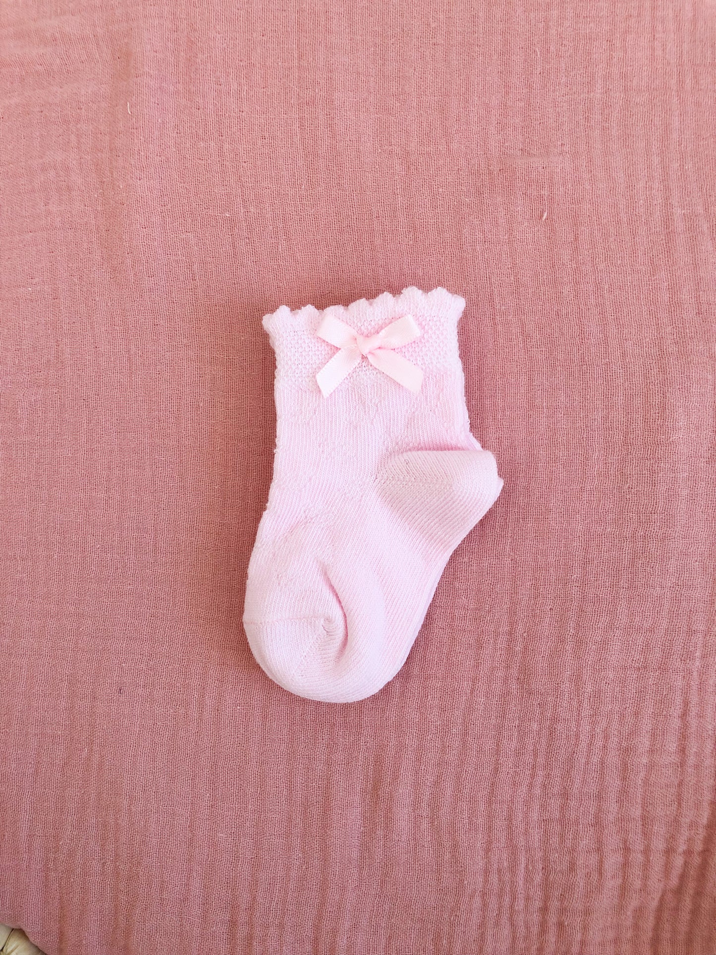 Calcetines rosas con lazo