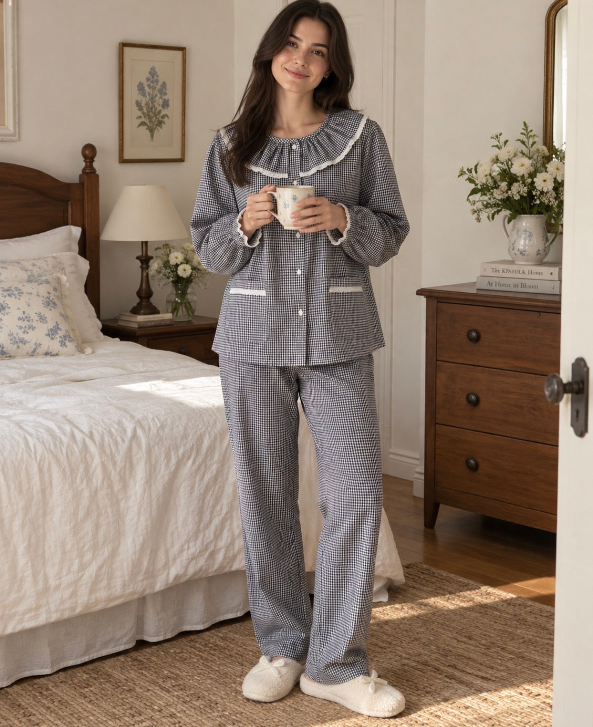 Pijama Vichy Azul Marinho Gola Folho c\Bordado Inglês - Mulher