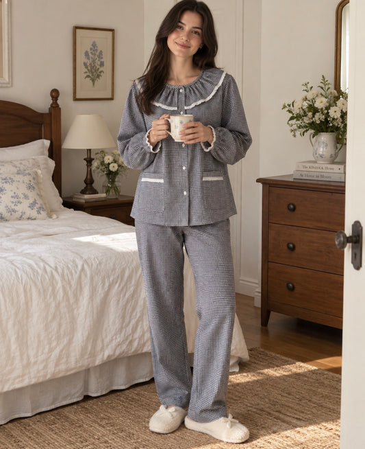 Pijama Vichy Azul Marinho Gola Folho c\Bordado Inglês - Mulher