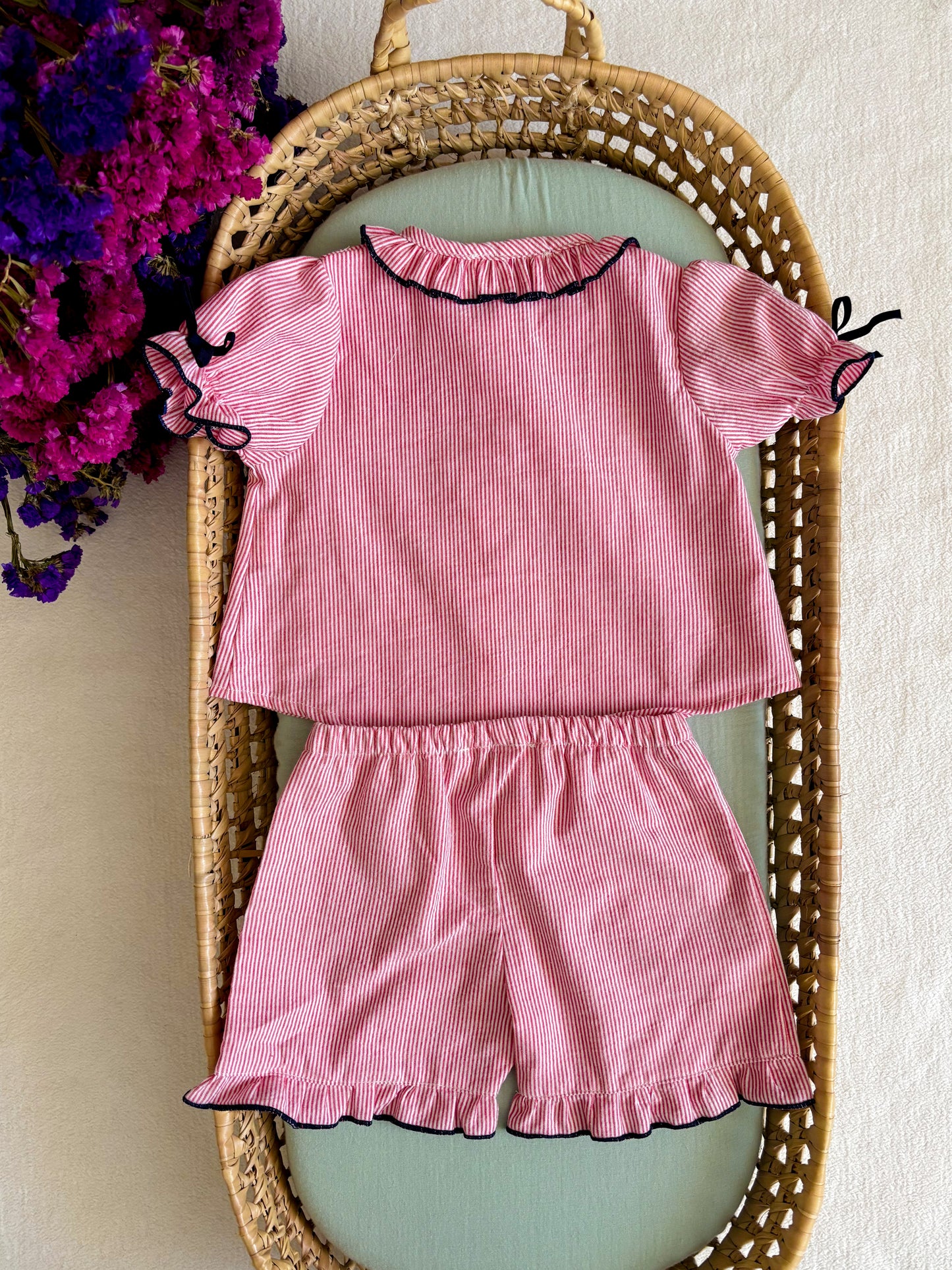 Conjunto Blusa e Calção Risca Vermelho e Branco