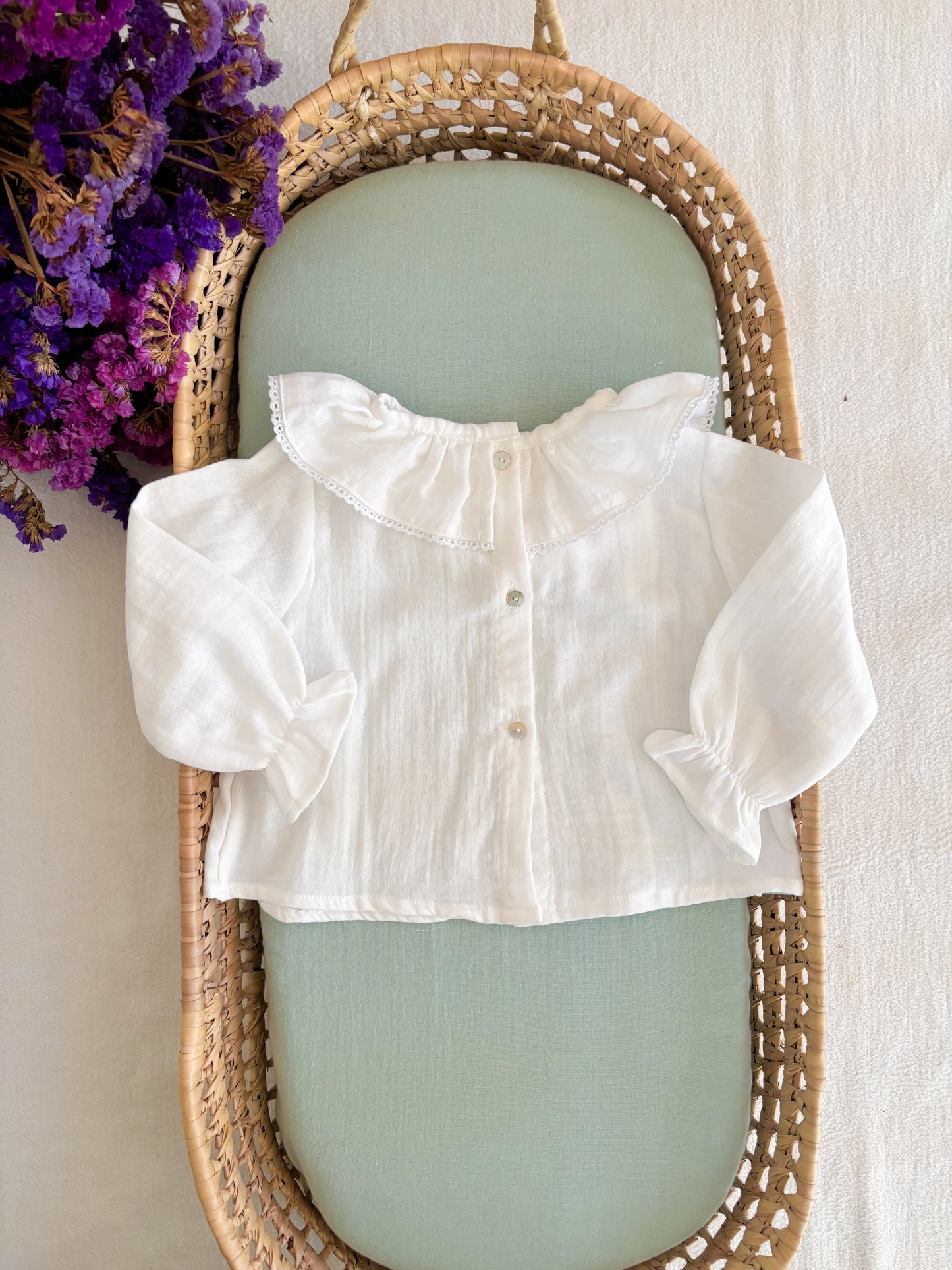 Blusa Musselina Branca Gola Renda