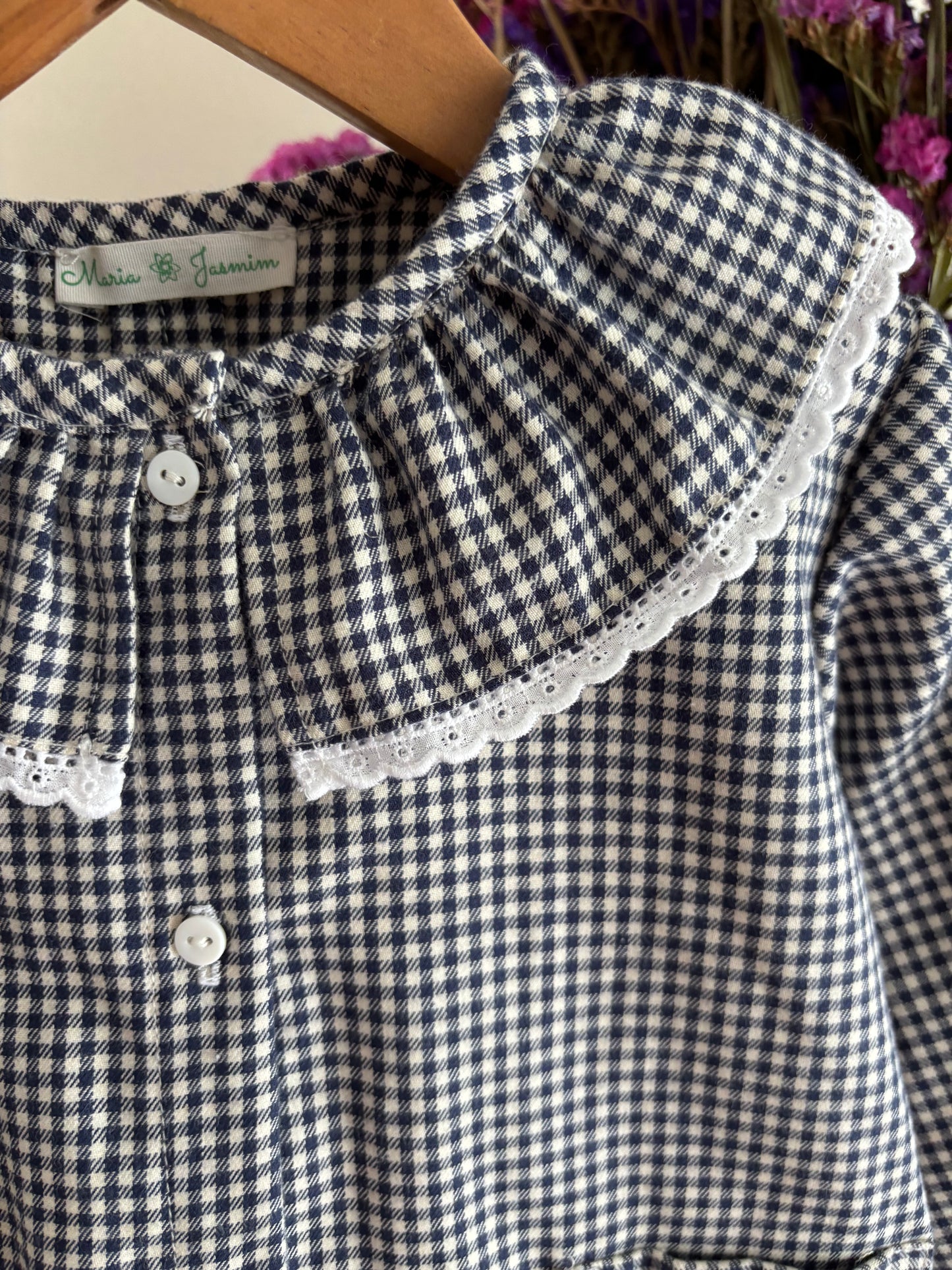 Pijama Vichy Azul Marinho Gola Folho c/Bordado Inglês