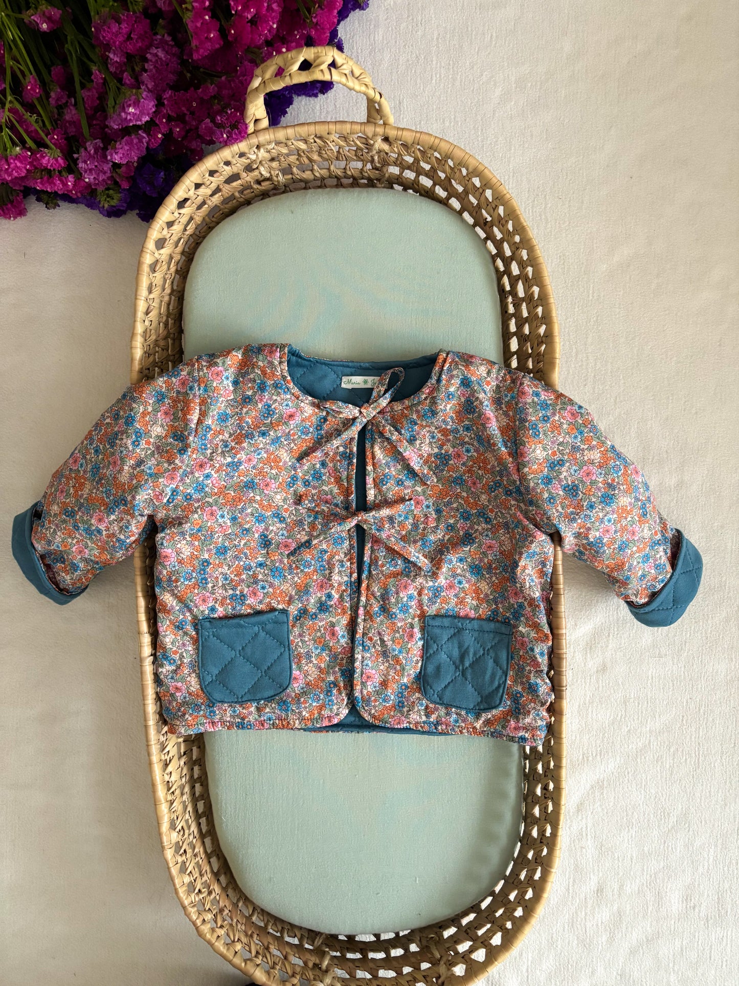 Casaco Matelassê Reversível Azul e Florido