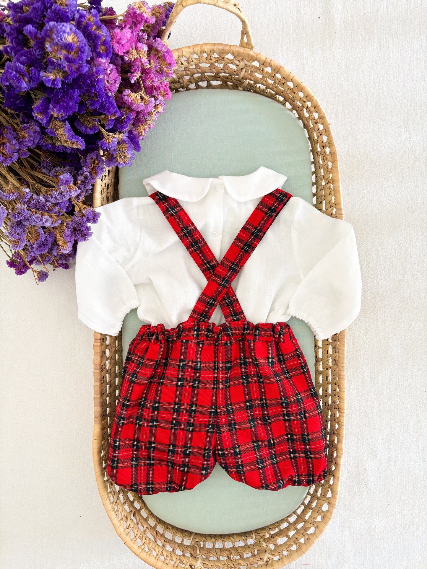 Conjunto Pantalones Bombachos Tartán Rojo y Body Camisa y Cuello Peter Pan