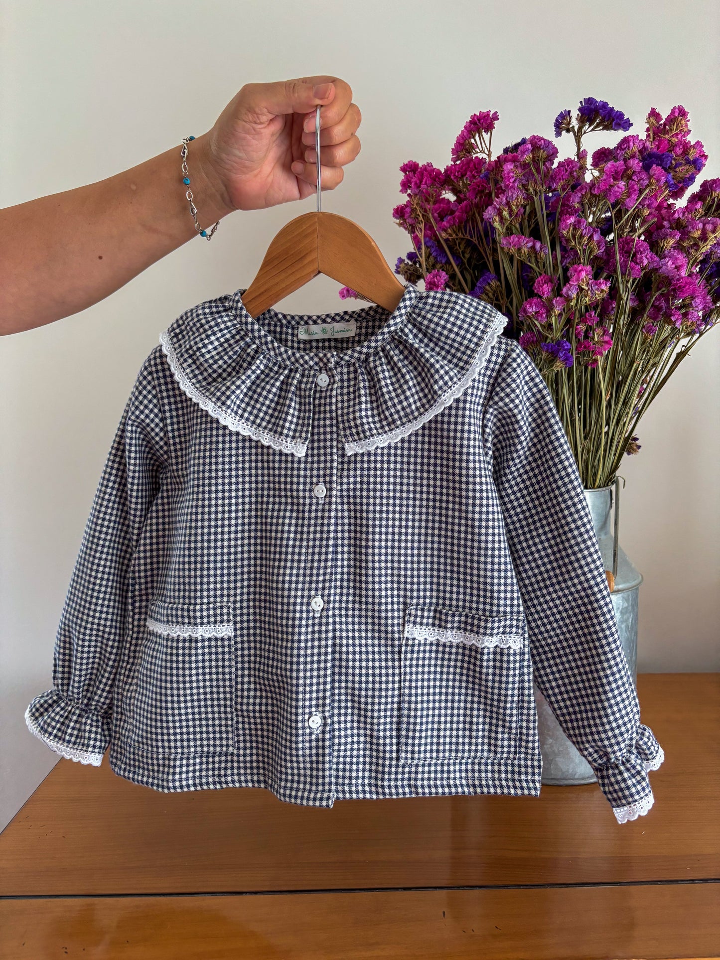 Pijama Vichy Azul Marinho Gola Folho c/Bordado Inglês