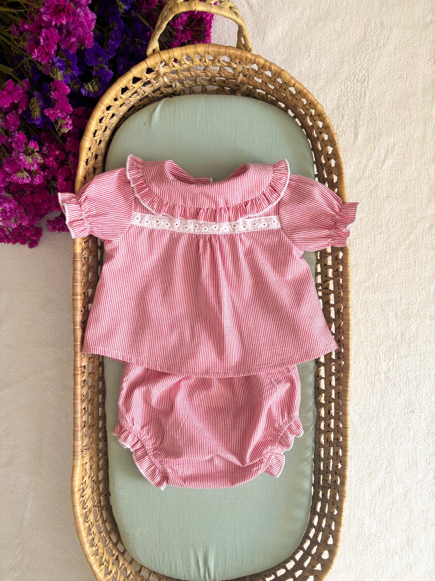 Conjunto Blusa y Cubrepañal Rayas Rojas