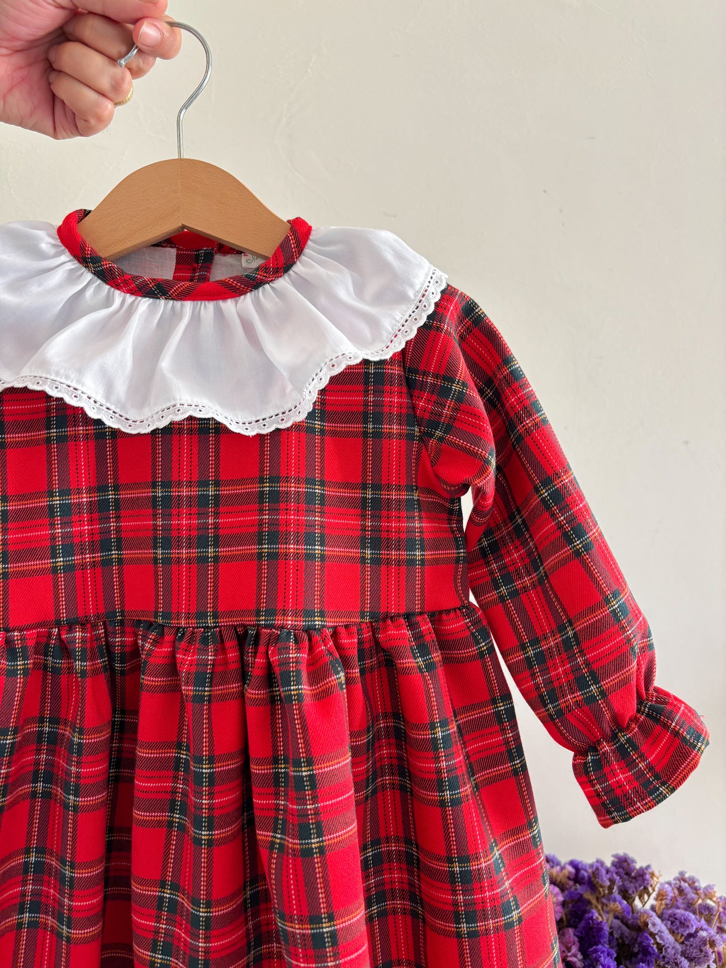 Vestido Tartan Vermelho Gola Volante Renda