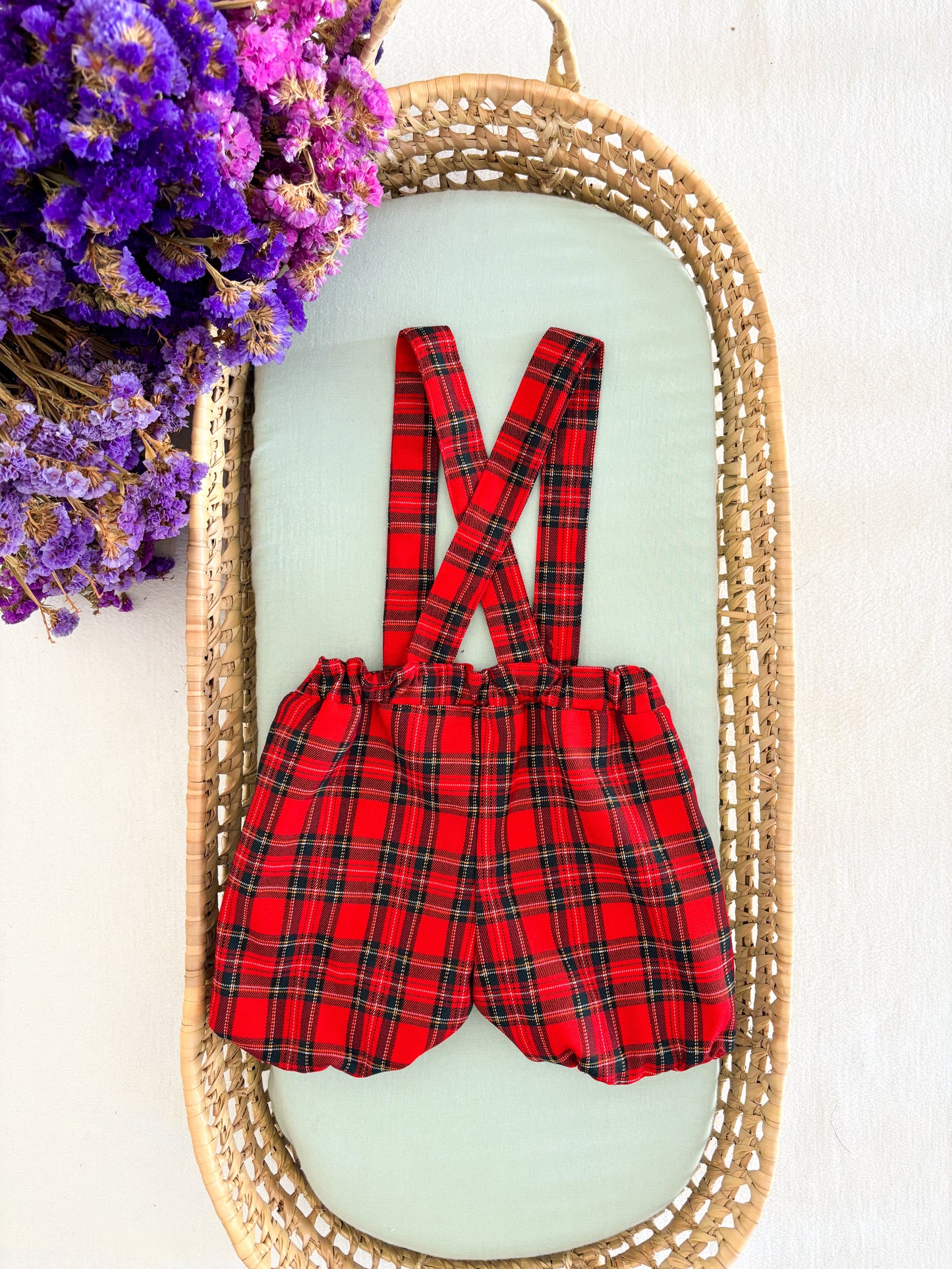 Conjunto Pantalones Bombachos Tartán Rojo y Body Camisa y Cuello Peter Pan