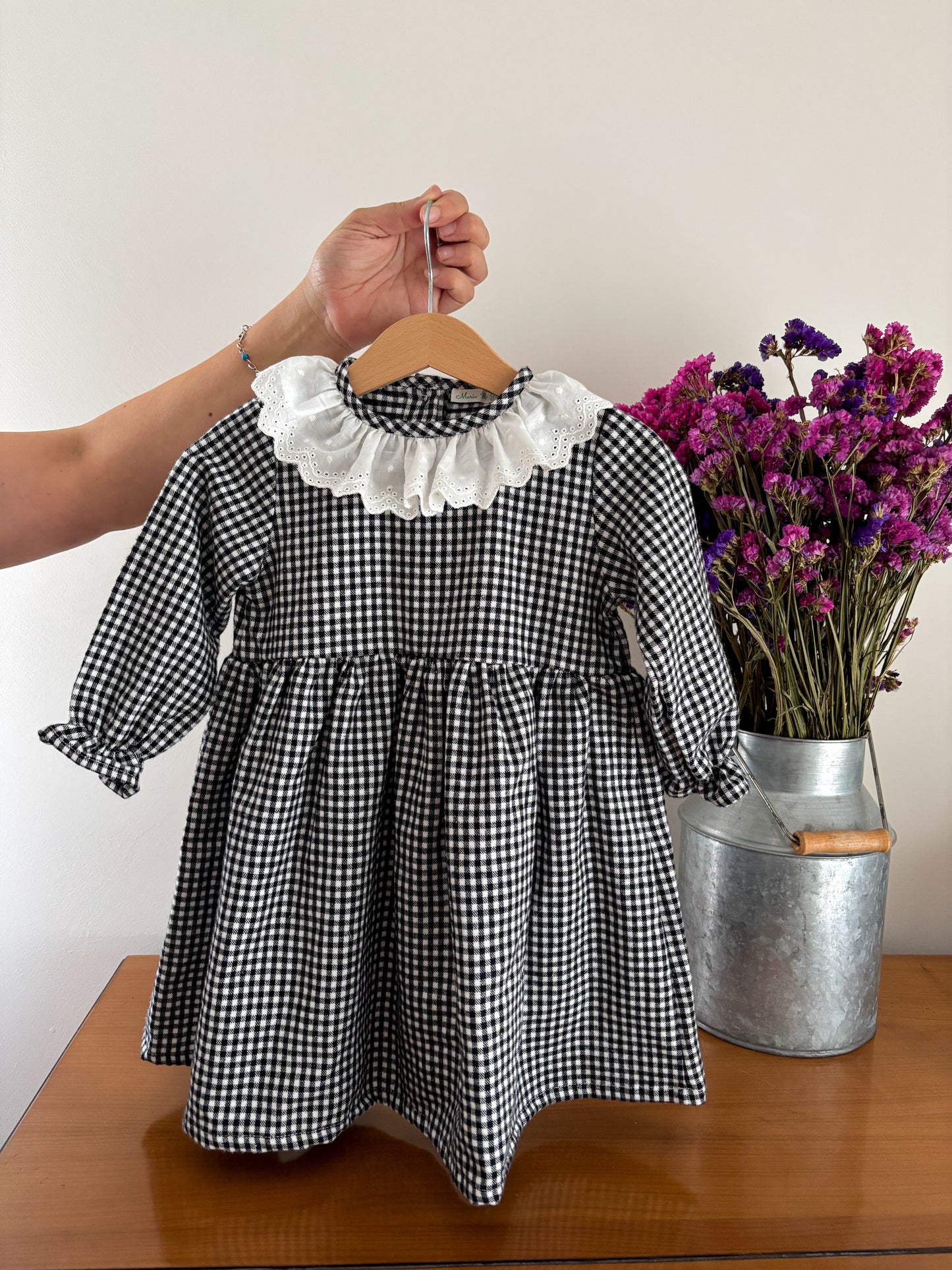 Vestido Vichy Preto e Branco Bordado Inglês