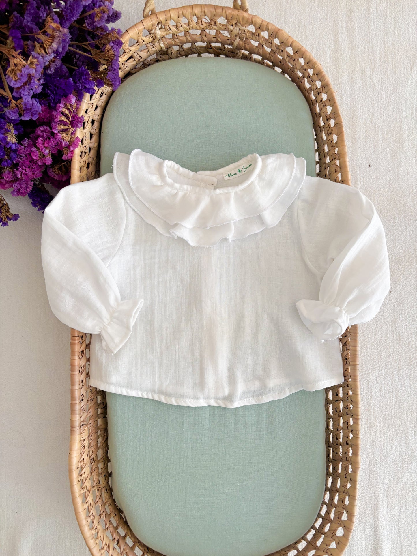 Vestido Bombazina Azul Marinho e Blusa Musselina Branca Folhos